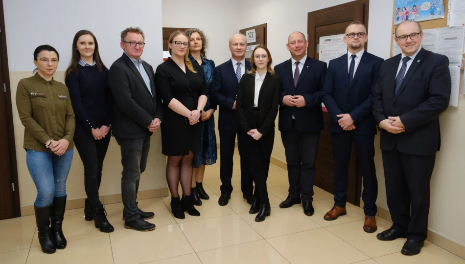 Wojewoda odwiedził najmłodszą gminę w Małopolsce. Urząd już działa - zdjęcie 1