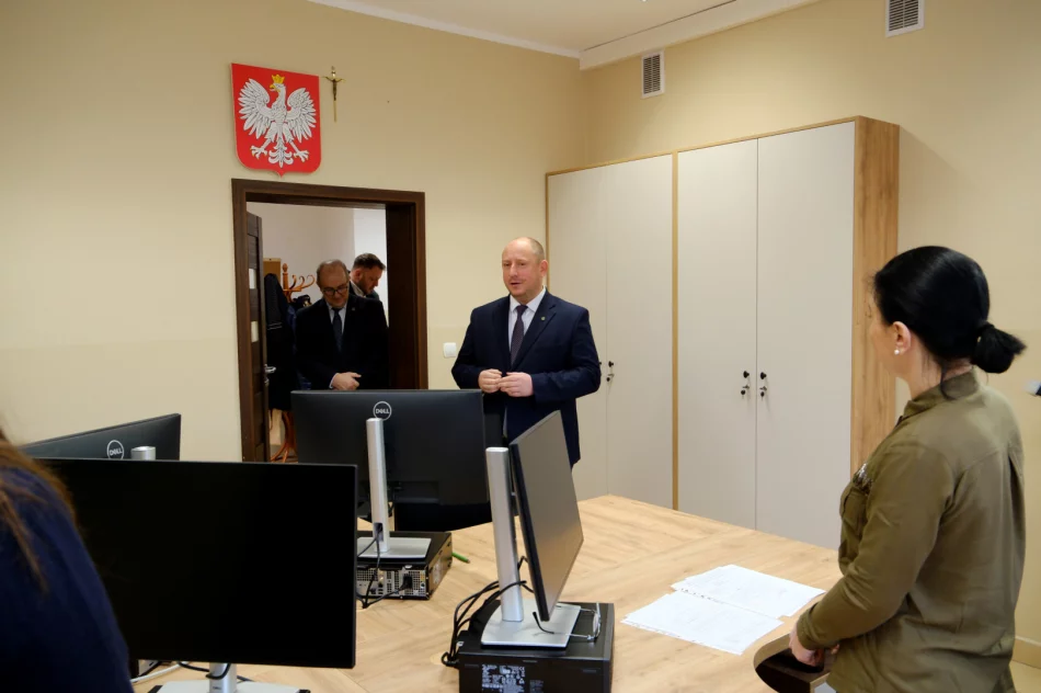 Wojewoda odwiedził najmłodszą gminę w Małopolsce. Urząd już działa - zdjęcie 2