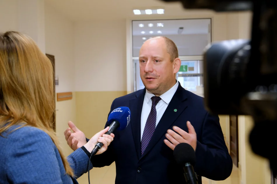 Wojewoda odwiedził najmłodszą gminę w Małopolsce. Urząd już działa - zdjęcie 3
