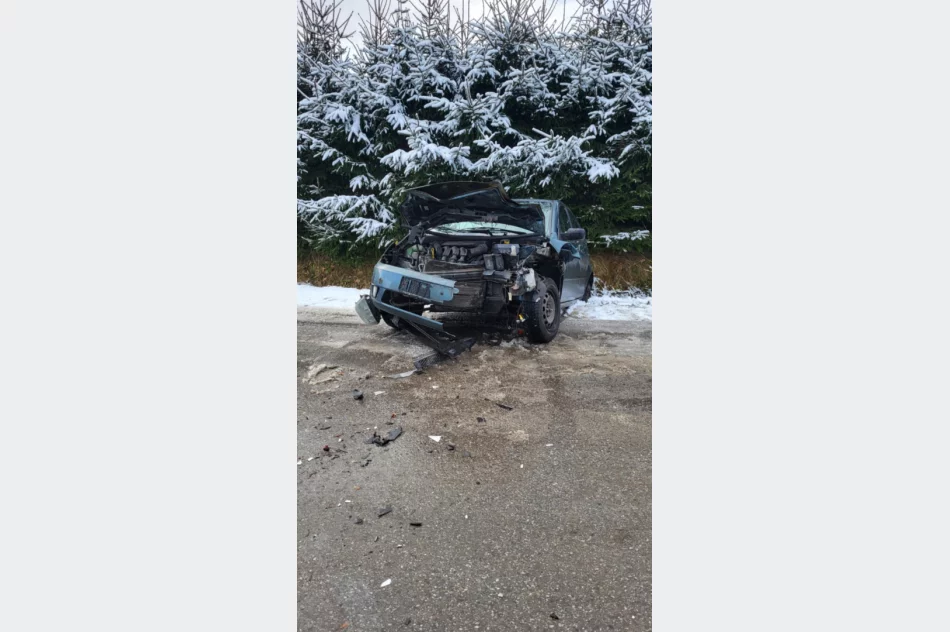 Zderzenie dwóch pojazdów - jedna osoba poszkodowana - zdjęcie 2