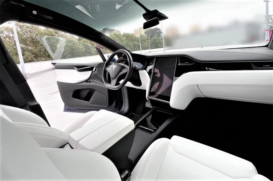 Odzyskano kilkanaście luksusowych samochodów wyłudzonych na terenie Włoch - zdjęcie 3