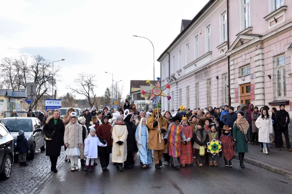 Orszak Trzech Króli przeszedł ulicami Limanowej - zdjęcie 14