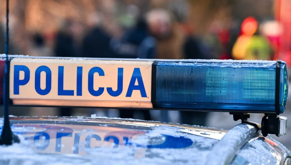 Uderzył w ogrodzenie, uszkodził hydrant i oddalił się  - zdjęcie 1