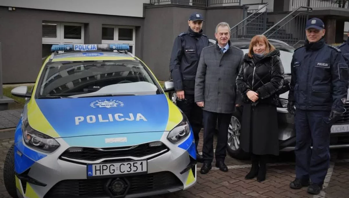 8 stycznia odbyło się przekazanie nowych samochodów dla policji