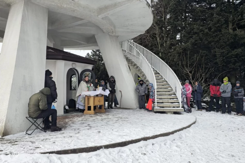 Złaz turystyczny w zimowej scenerii - zdjęcie 3
