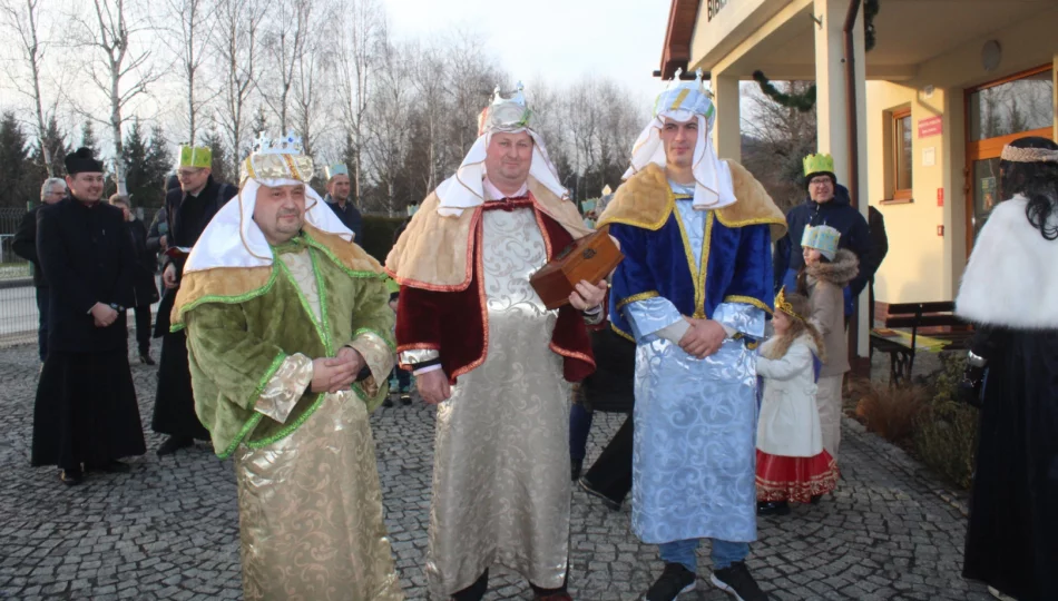 Barwny Orszak Trzech Króli przeszedł ulicami miejscowości - zdjęcie 1