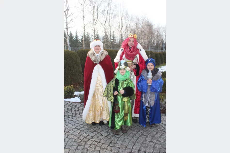 Barwny Orszak Trzech Króli przeszedł ulicami miejscowości - zdjęcie 3