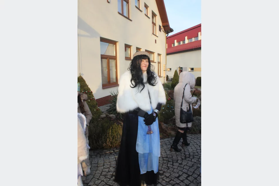 Barwny Orszak Trzech Króli przeszedł ulicami miejscowości - zdjęcie 5