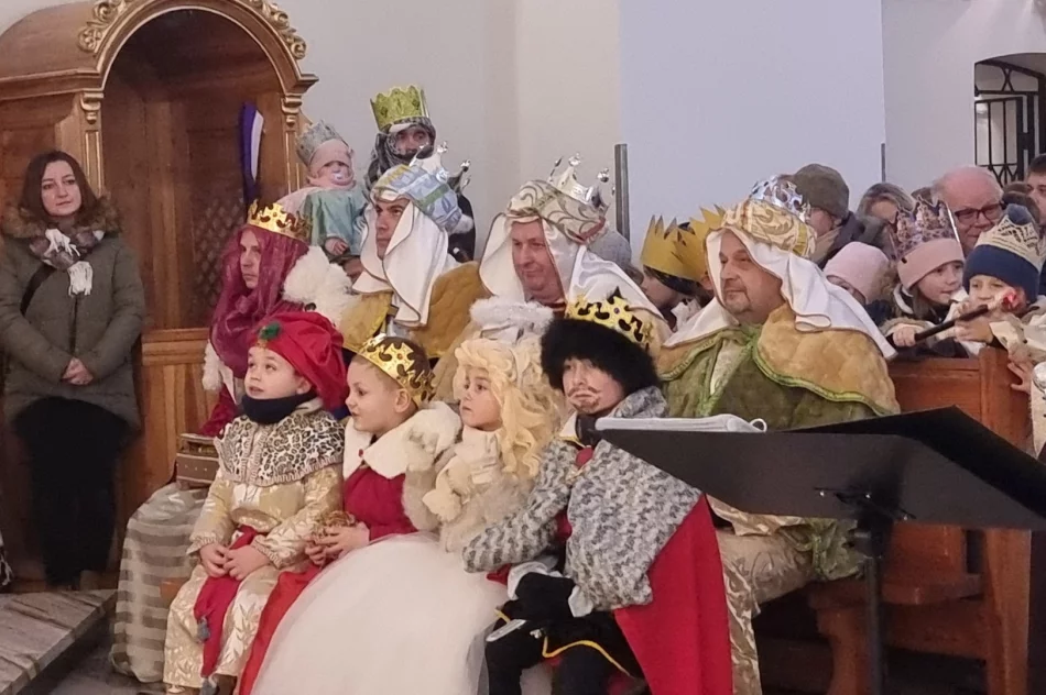 Barwny Orszak Trzech Króli przeszedł ulicami miejscowości - zdjęcie 12