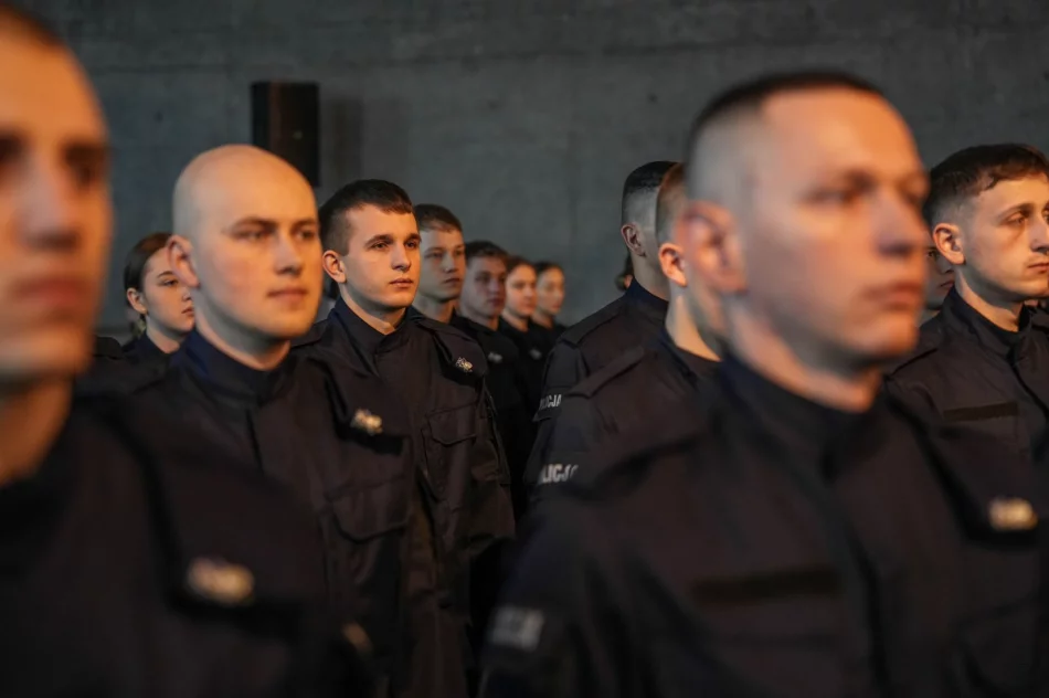 Ślubowanie nowych funkcjonariuszy - trzech rozpocznie służbę u nas - zdjęcie 11