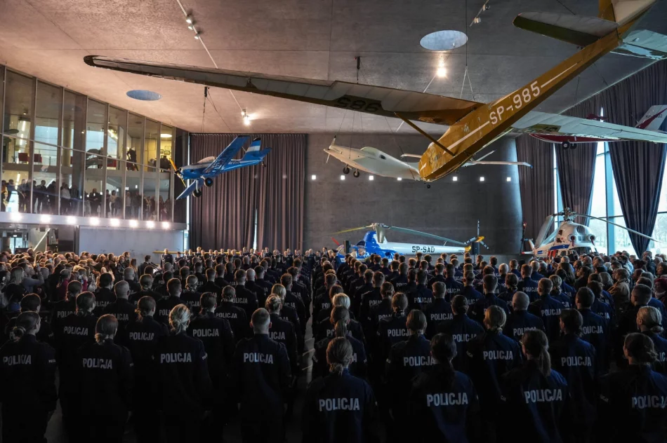 Ślubowanie nowych funkcjonariuszy - trzech rozpocznie służbę u nas - zdjęcie 14