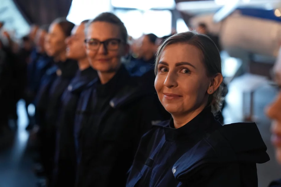 Ślubowanie nowych funkcjonariuszy - trzech rozpocznie służbę u nas - zdjęcie 17