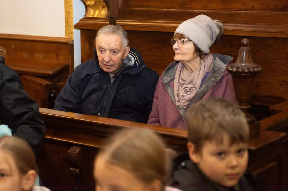 „Za kolędą się kolęda po Beskidzie niesie” – harcerskie kolędowanie w bazylice - zdjęcie 7