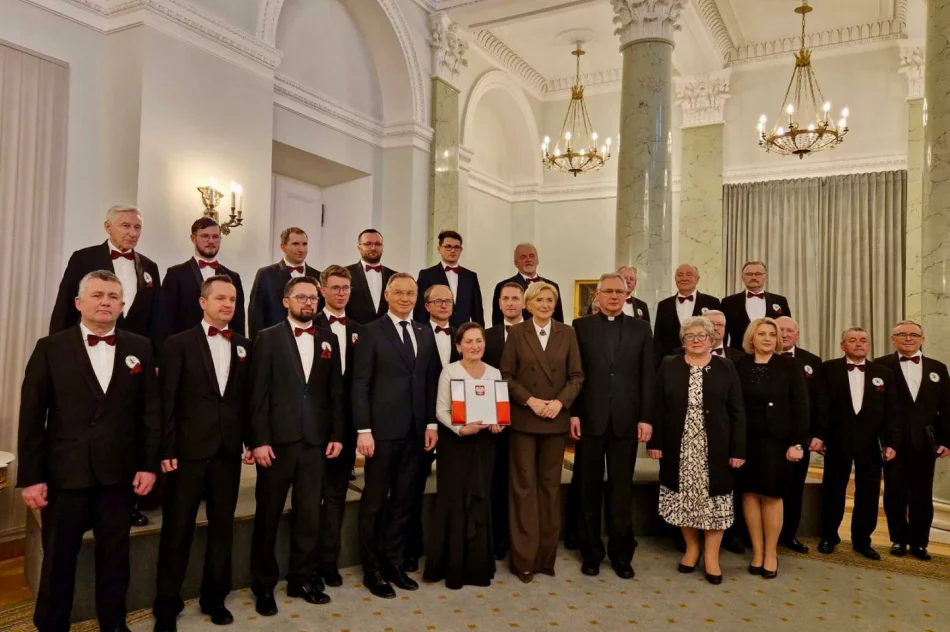 Chór Męski działający przy Bazylice Matki Boskiej Bolesnej w Pałacu Prezydenckim - zdjęcie 10