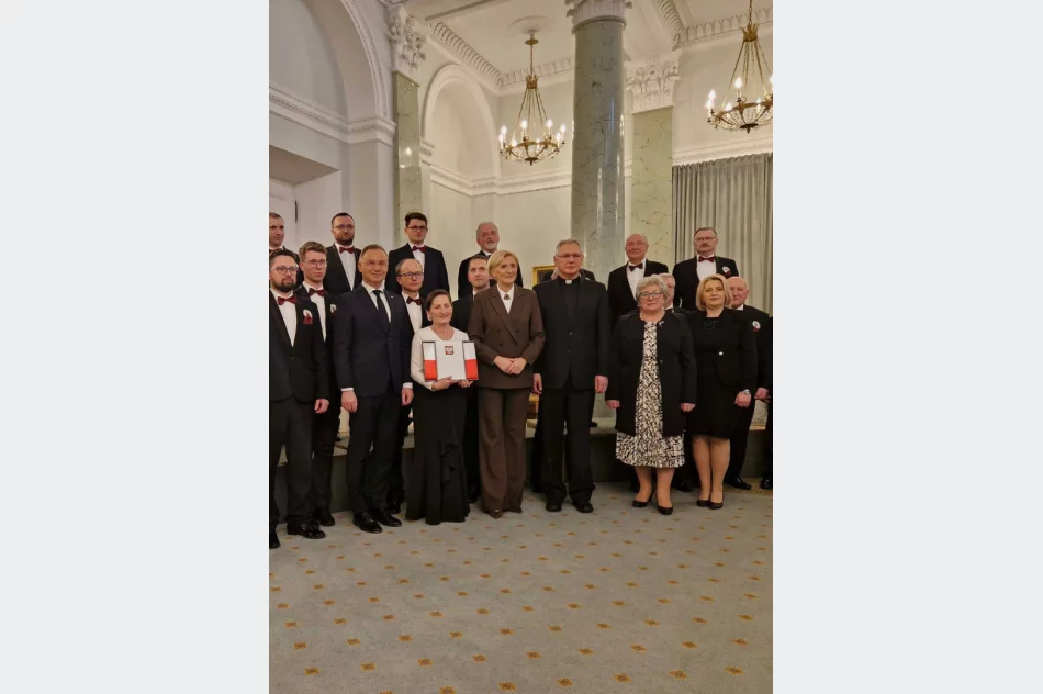 Chór Męski działający przy Bazylice Matki Boskiej Bolesnej w Pałacu Prezydenckim - zdjęcie 12