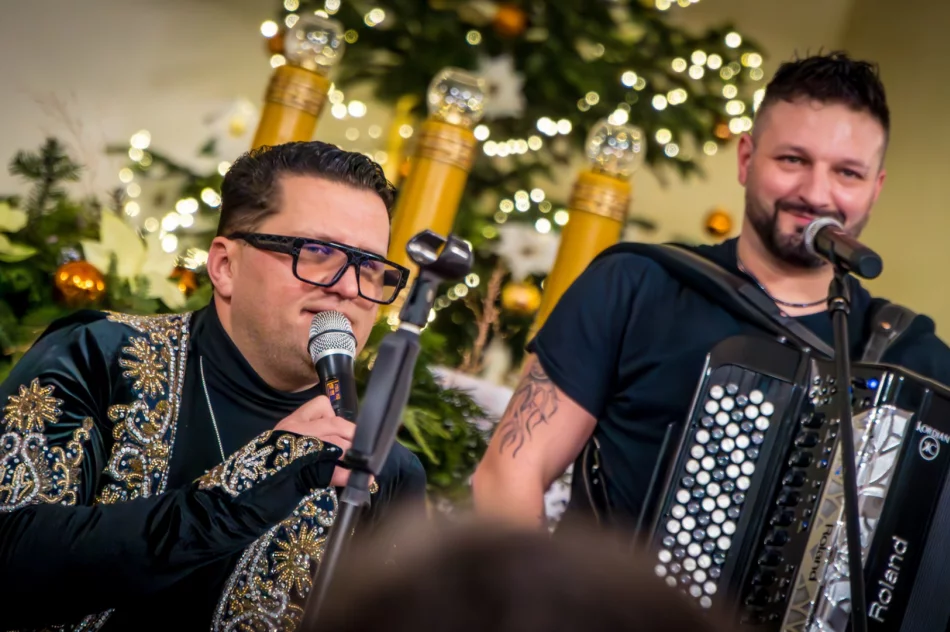 Efekty akcji charytatywnych i kolędowanie z Kordianem (ZDJĘCIA) - zdjęcie 14