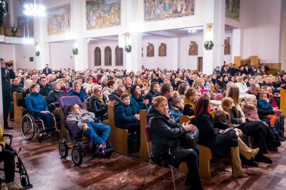 Efekty akcji charytatywnych i kolędowanie z Kordianem (ZDJĘCIA) - zdjęcie 16
