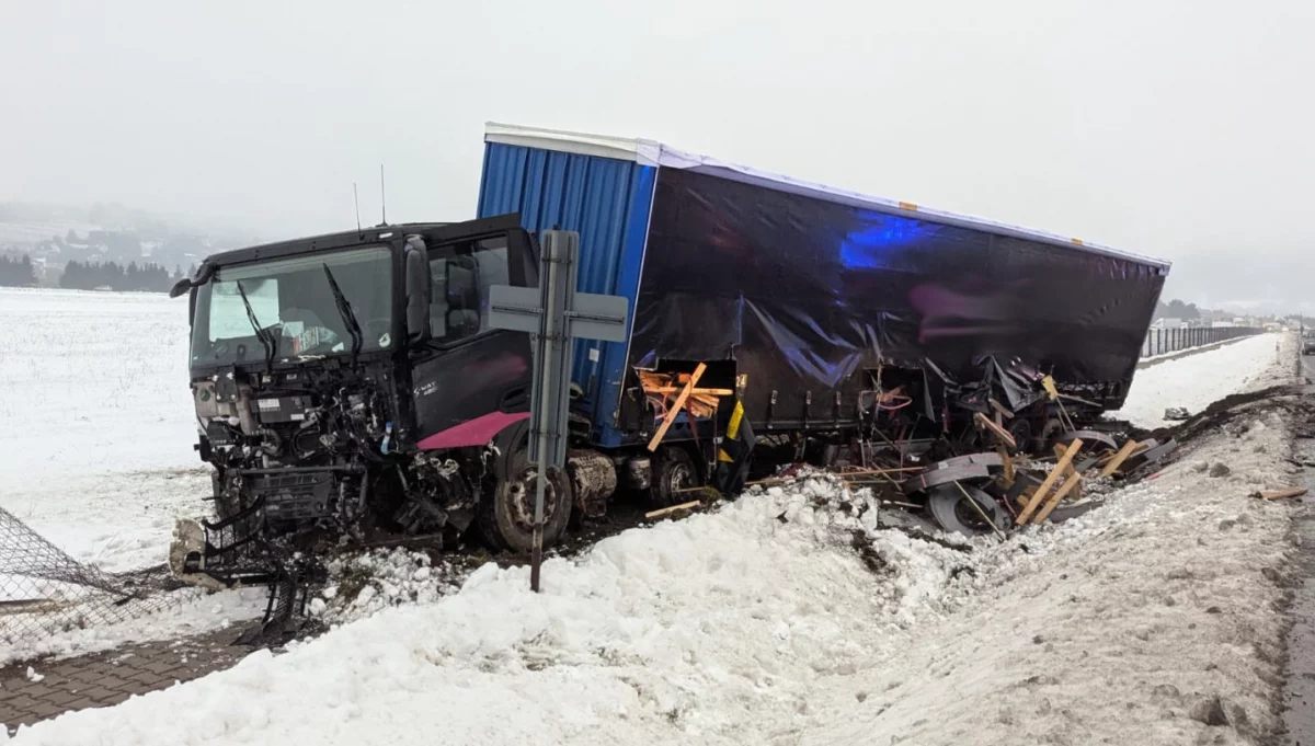 Wypadek na DK 75 w Łososinie Dolnej/fot.: PSP Nowy Sącz