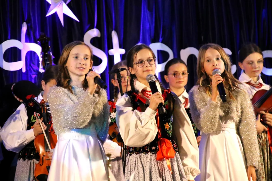 Jubileusz 25-lecia dziecięcego zespołu regionalnego (ZDJĘCIA) - zdjęcie 11