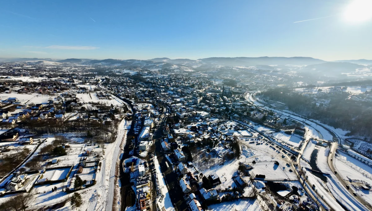 Limanowa z lotu ptaka zimą, styczeń 2025 r.