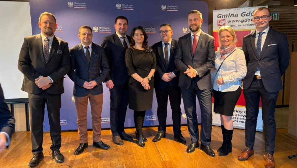  Konferencja prasowa dot. ogłoszenia przetargu na budowę linii kolejowej pomiędzy Podłężem, a Gdowem - zdjęcie 1