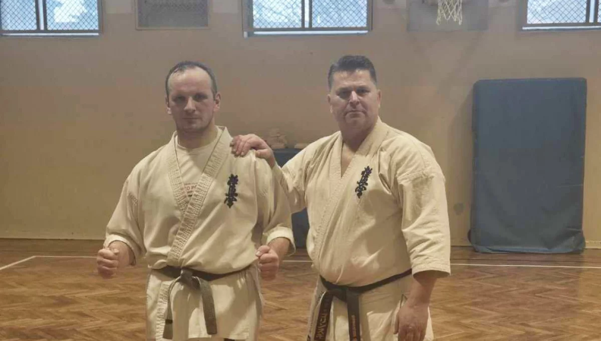 Paweł Tokarczyk w gronie czarnych pasów