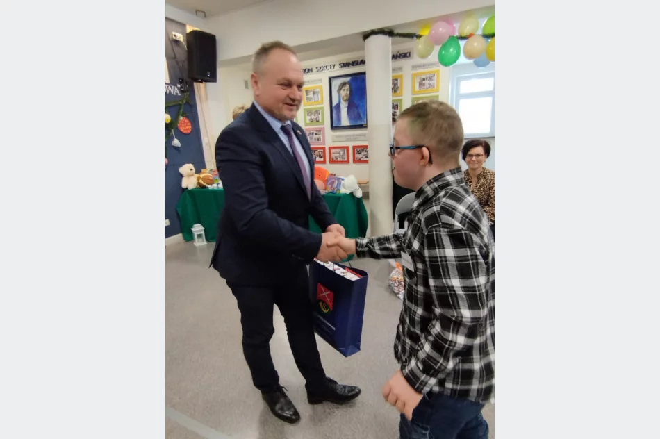 Radość, sztuka i integracja – XII Miejsko-Gminny Konkurs Plastyczny dla dzieci z niepełnosprawnościami - zdjęcie 15