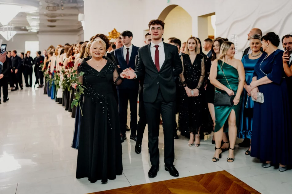 Studniówka w I LO w Limanowej w roku jubileuszu 80-lecia szkoły (ZDJĘCIA) - zdjęcie 2