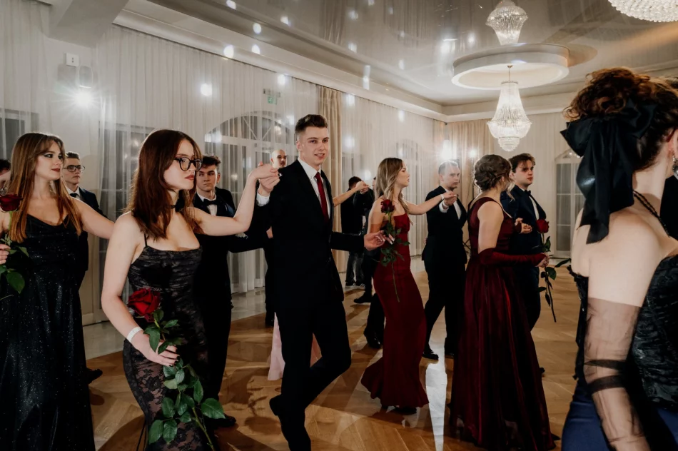 Studniówka w I LO w Limanowej w roku jubileuszu 80-lecia szkoły (ZDJĘCIA) - zdjęcie 3