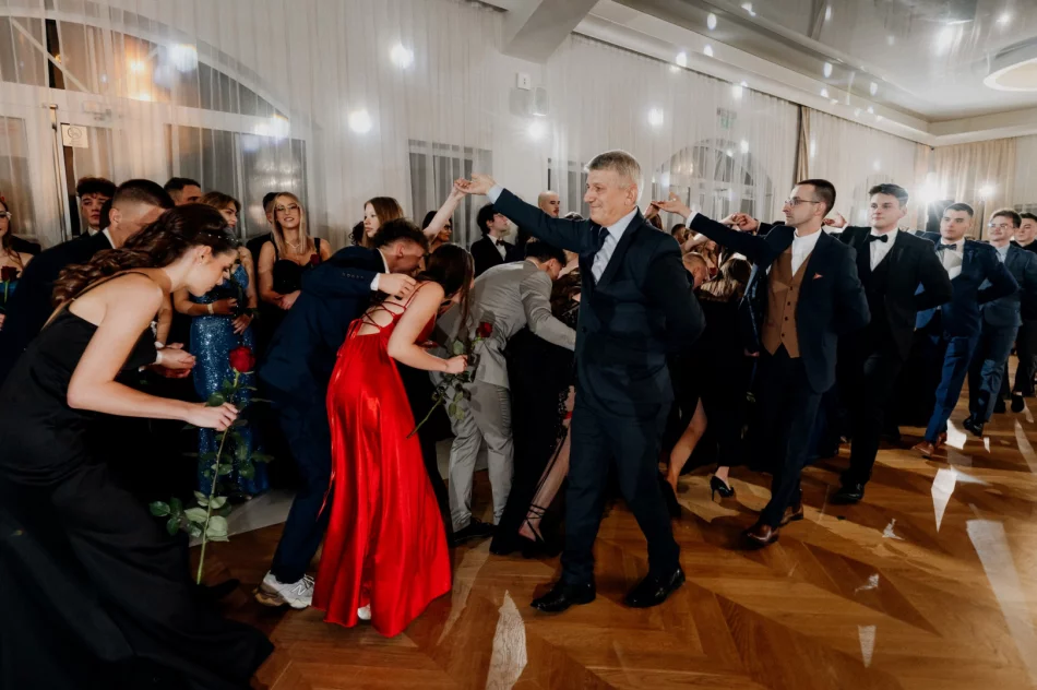 Studniówka w I LO w Limanowej w roku jubileuszu 80-lecia szkoły (ZDJĘCIA) - zdjęcie 8
