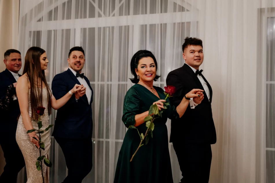Studniówka w I LO w Limanowej w roku jubileuszu 80-lecia szkoły (ZDJĘCIA) - zdjęcie 12