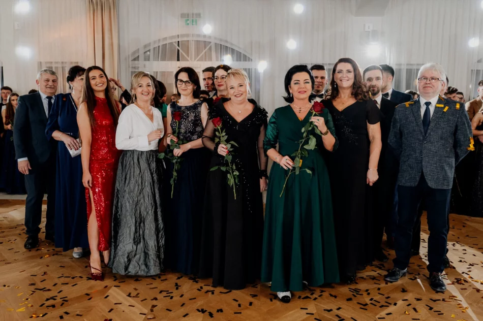 Studniówka w I LO w Limanowej w roku jubileuszu 80-lecia szkoły (ZDJĘCIA) - zdjęcie 18