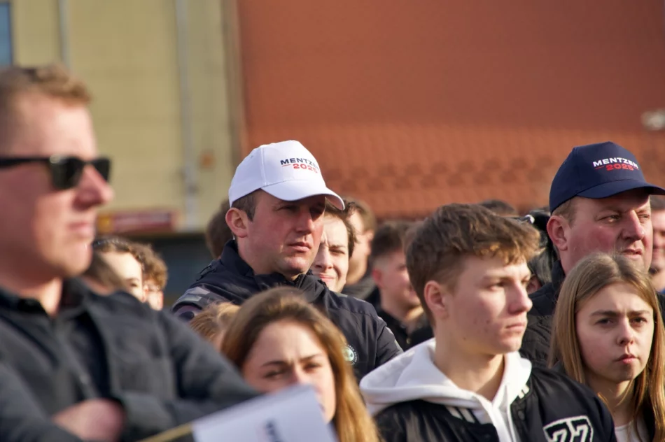 Sławomir Mentzen spotkał się z wyborcami w Limanowej (ZDJĘCIA, WIDEO) - zdjęcie 9