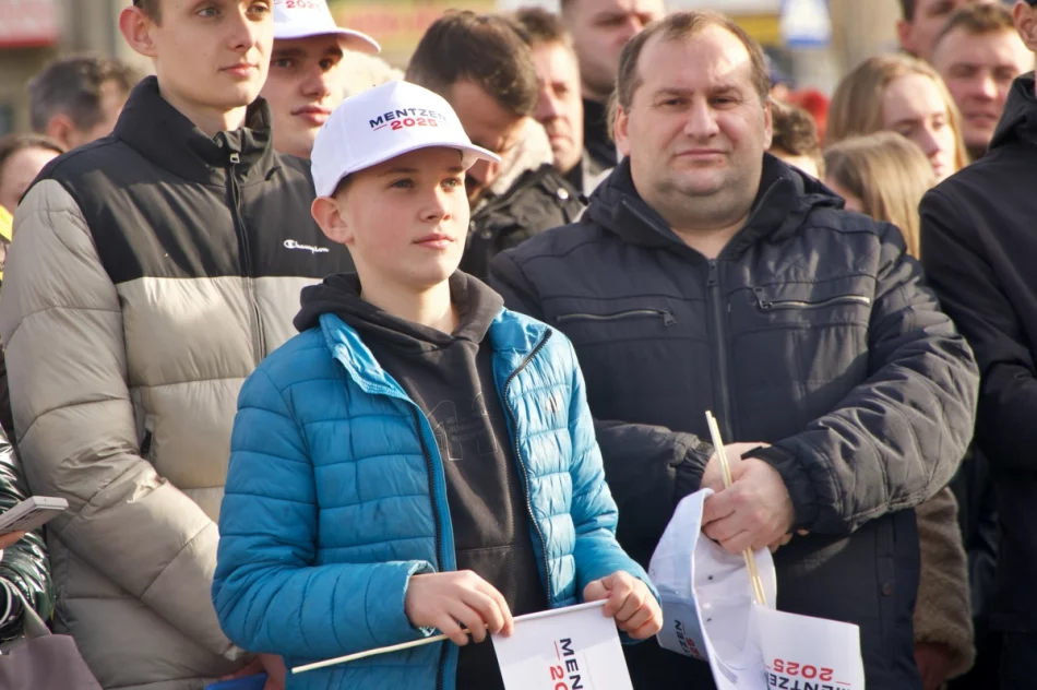 Sławomir Mentzen spotkał się z wyborcami w Limanowej (ZDJĘCIA, WIDEO) - zdjęcie 10