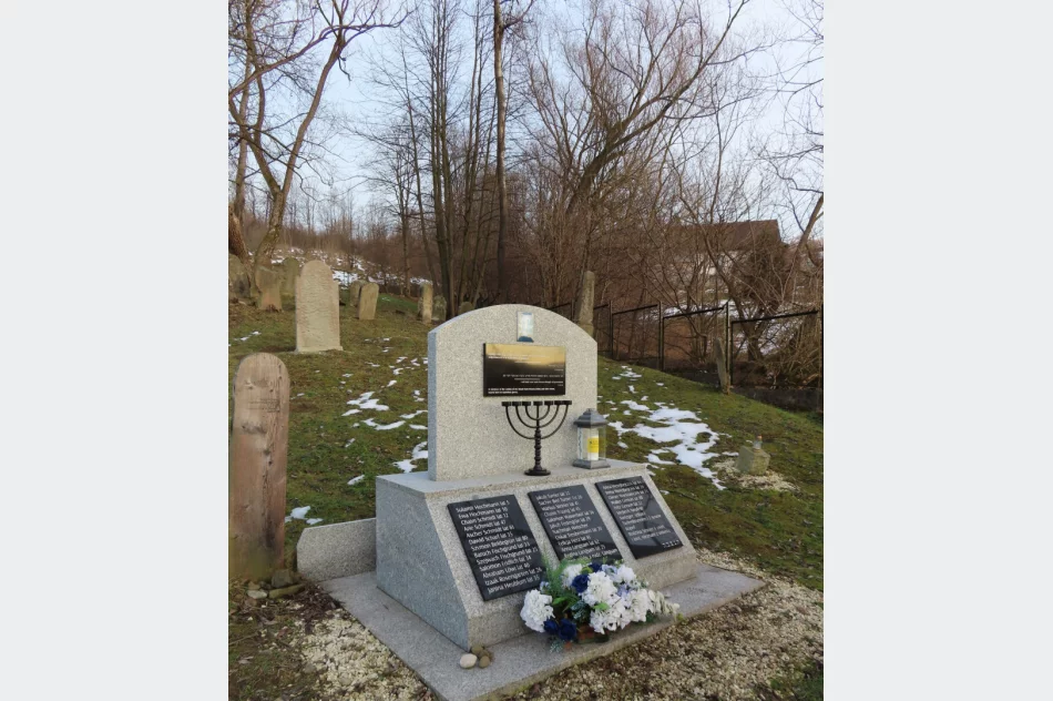 Upamiętniono ofiary Holocaustu - zdjęcie 15
