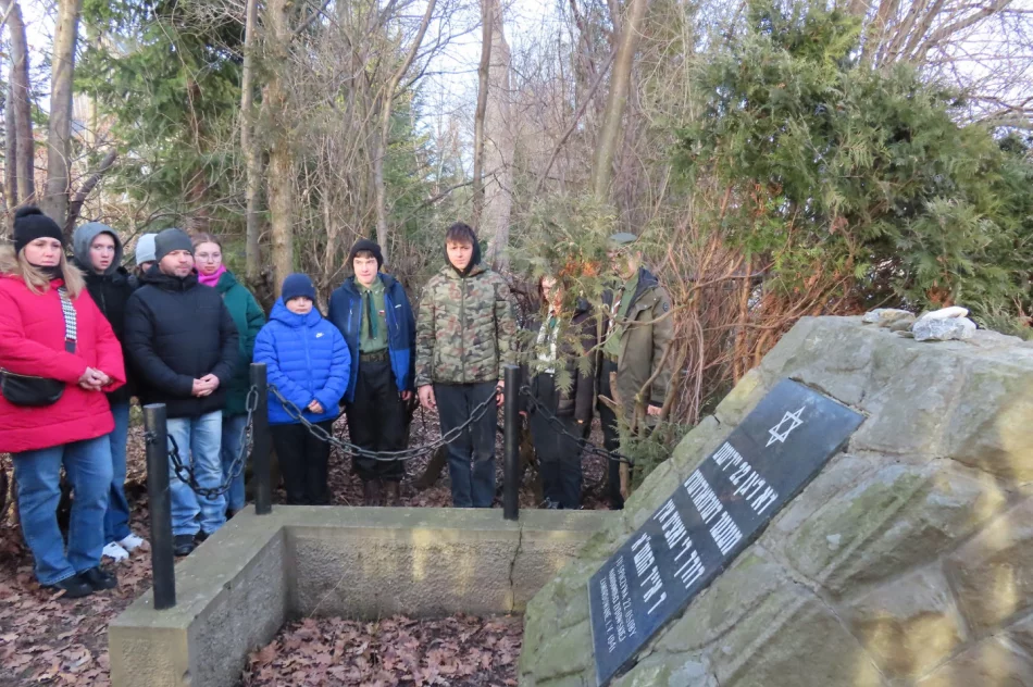 Upamiętniono ofiary Holocaustu - zdjęcie 16