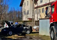 Pożar samochodu zaparkowanego w garażu - zdjęcie główne