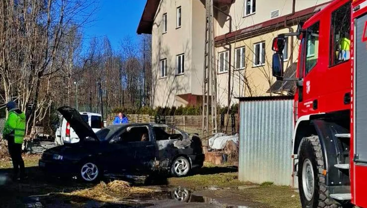 Pożar samochodu w Jodłowniku/fot.: OSP Janowice
