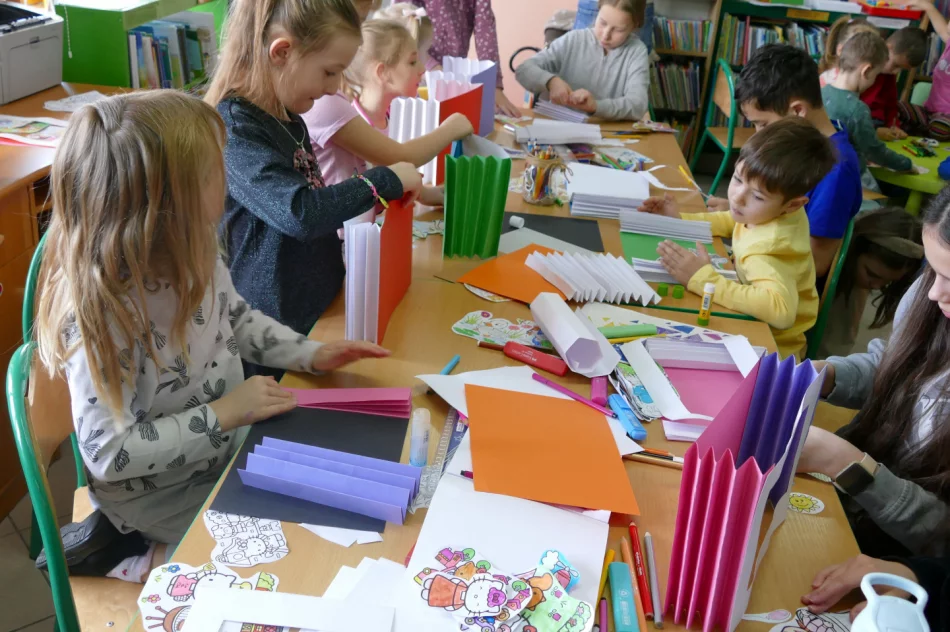 Ferie w bibliotece: zajęcia edukacyjne i warsztaty - zdjęcie 8