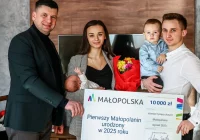 Marszałek Małopolski odwiedził pierwszego noworodka - zdjęcie główne
