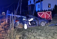 Tragedia podczas wyprzedzania na DK 28 - kierowca samochodu zmarł na miejscu - zdjęcie główne