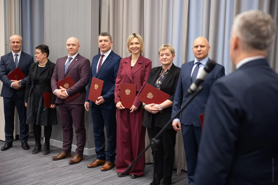 Nowa gmina już “na papierze” - minister Siemoniak wręczył akty nadania - zdjęcie 3