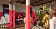 Wizyta biskupa w szpitalu misyjnym w Bagandou - zdjęcie 5