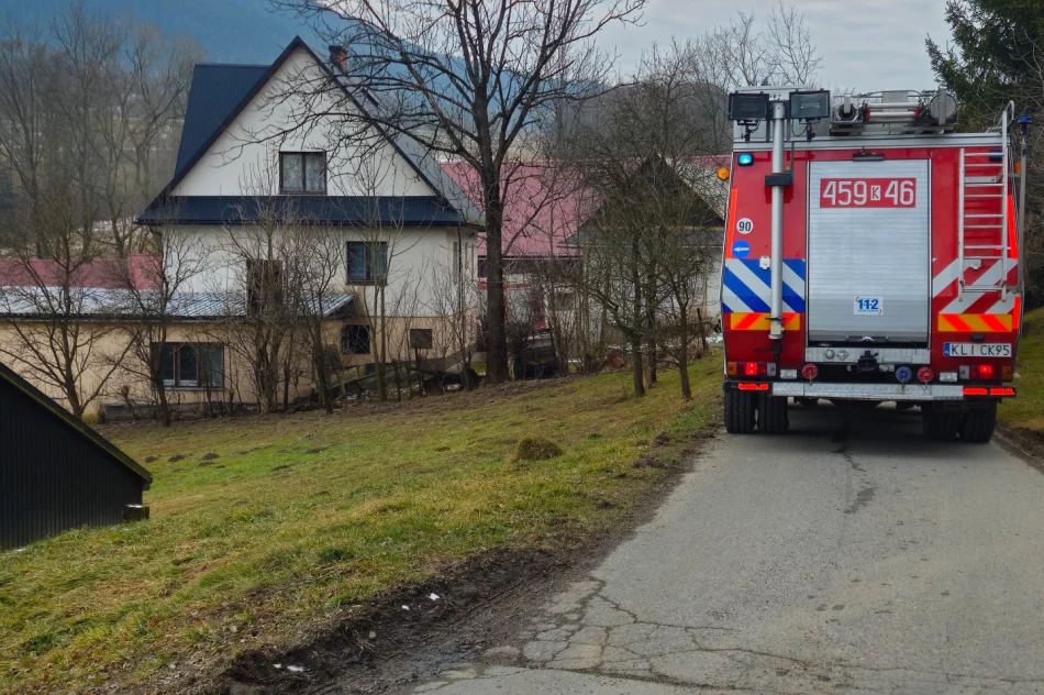 Pożar domu – strażacy ugasili płonący sprzęt AGD - zdjęcie 2