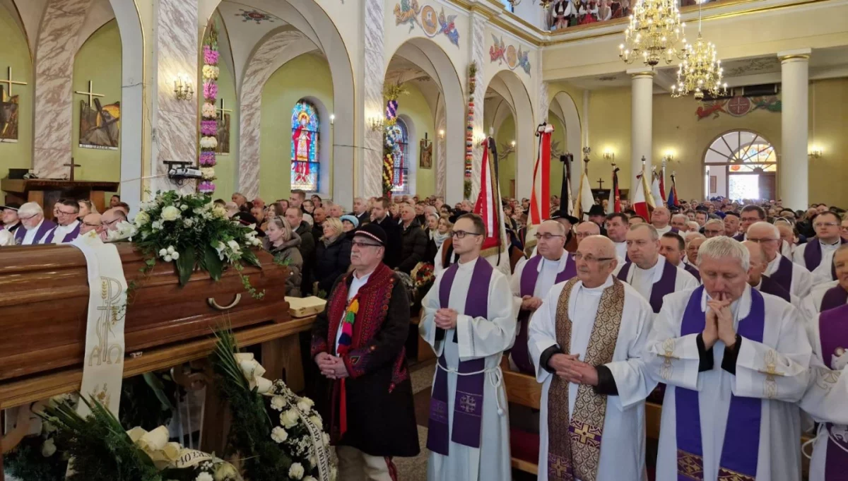 Ostatnie pożegnanie ks. prałata Kazimierza Pacha/fot.: Parafia Kamienica