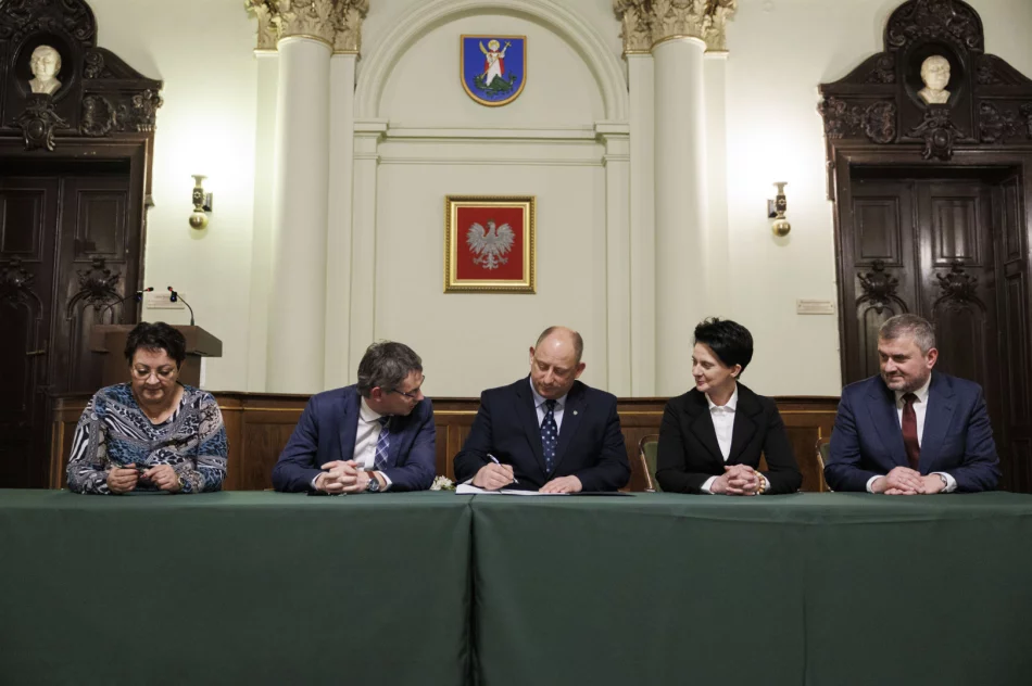 Podpisanie umów na dofinansowanie remontów dróg  - zdjęcie 11