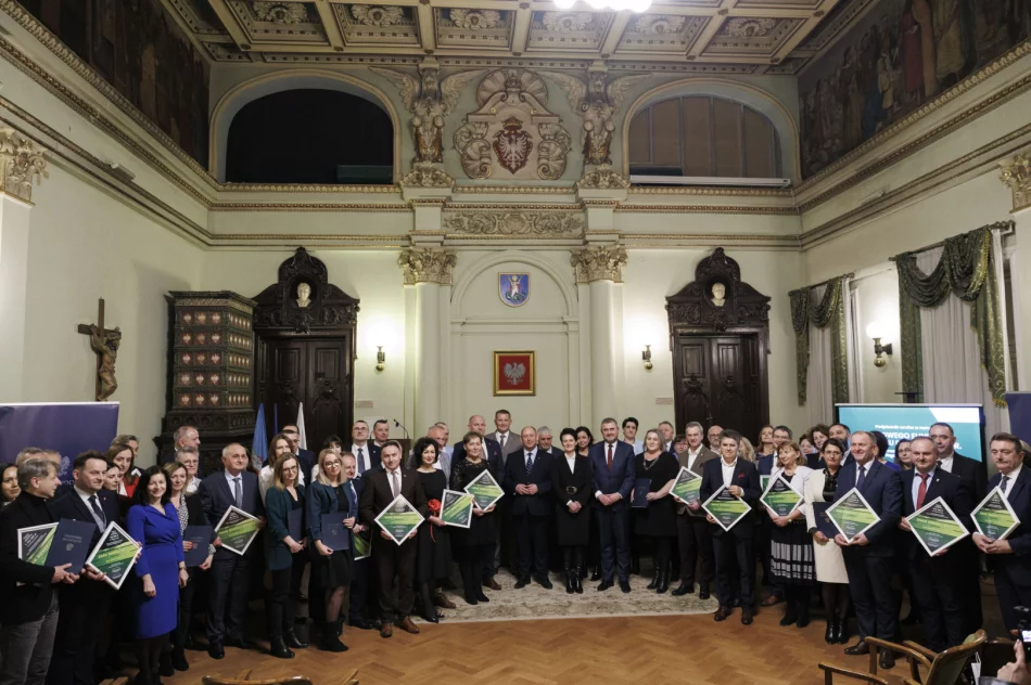 Podpisanie umów na dofinansowanie remontów dróg  - zdjęcie 12