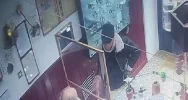 Ten mężczyzna okradł wczoraj dwóch jubilerów. Rozpoznajesz jego twarz? - zdjęcie 2
