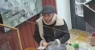 Ten mężczyzna okradł wczoraj dwóch jubilerów. Rozpoznajesz jego twarz? - zdjęcie 4