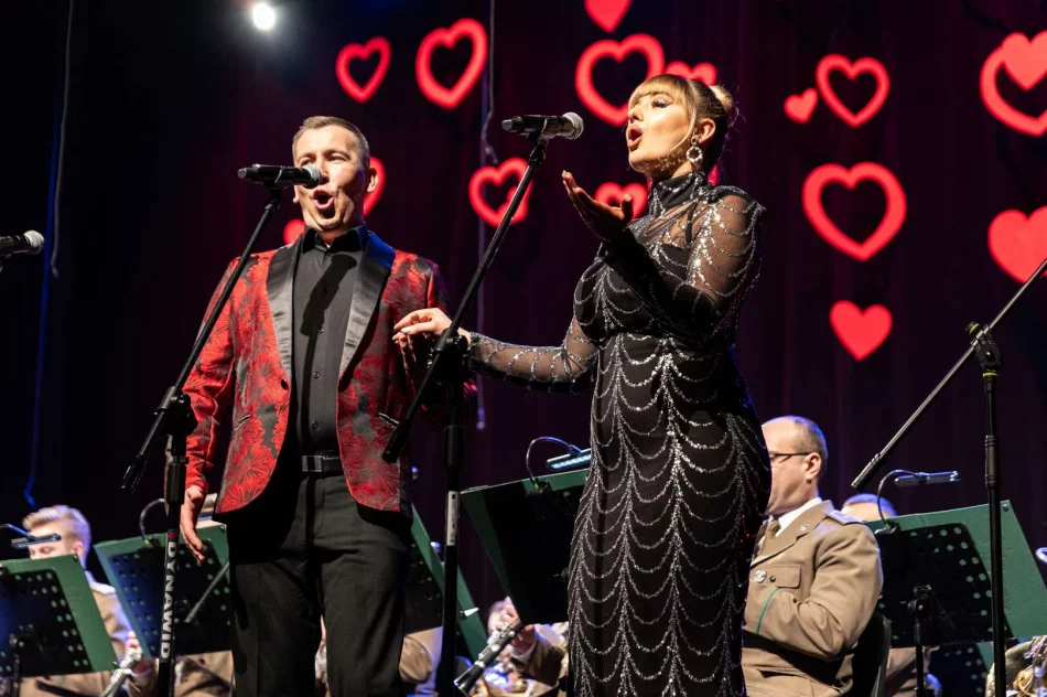Koncert Walentynkowy z okazji Święta Patrona Miasta odbył się Limanowskim Domu Kultury - zdjęcie 2